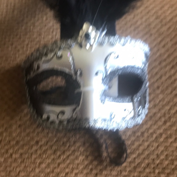Masquerade Mask - Picture 1 of 3